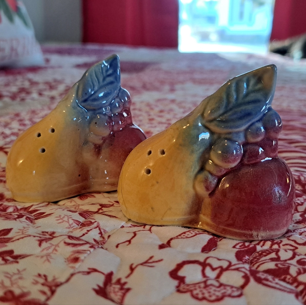 Shawnee Salt & Pepper Shakers